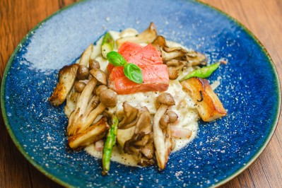 信州スモークサーモンの芳醇クリーム蕎麦パスタ