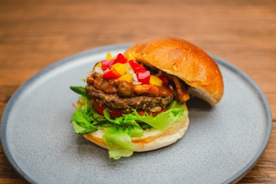 信州牛ときのこのデミグラスバーガー