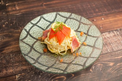 【夏限定】レモン香る信州スモークサーモンと生ハムの冷製チーズクリームパスタ