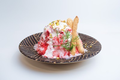 【夏限定カキ氷】ホワイトチョコとイチゴピスタチオ